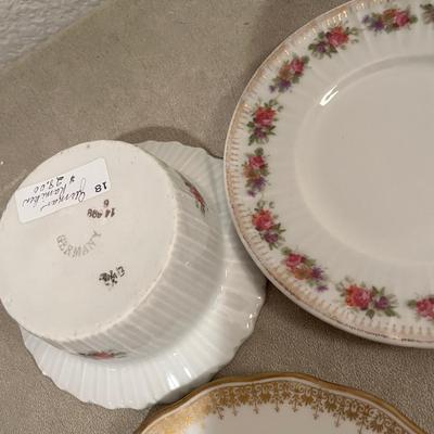 Lot of Ramekins Custard Cups w/ liners