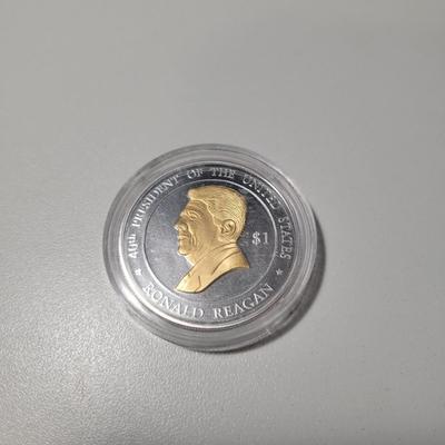 2004 $1 Cook Island Ronald Regan Sliver gold inlay