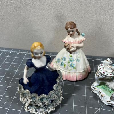 4 Ceramic Figurines 