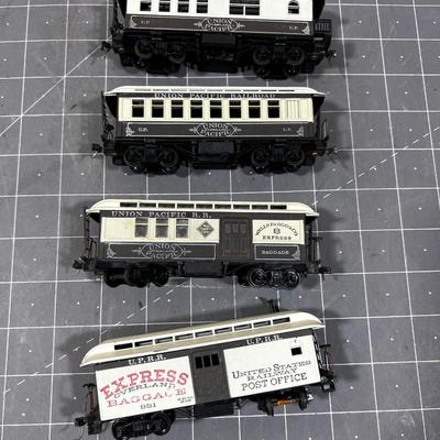 Union Pacific Train Cars (4) 