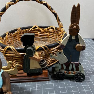 3 WOOD Figurines with a lovely Basket