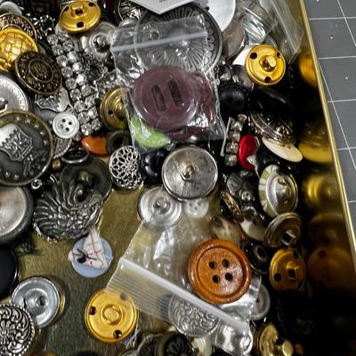 Awesome Whitman TIN with Buttons, mostly