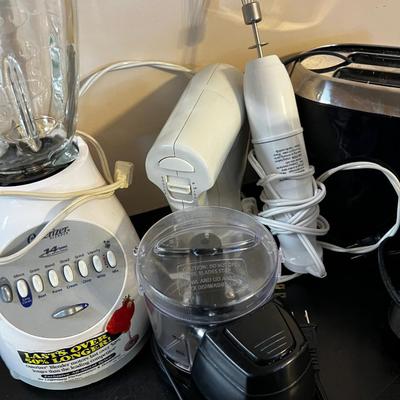 Small Appliance Lot: Can opener, Blender, Toaster etc.
