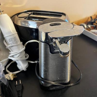 Small Appliance Lot: Can opener, Blender, Toaster etc.