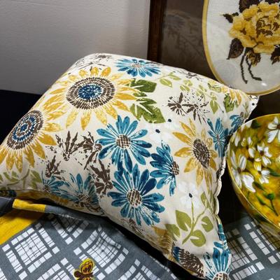 Sunflower Lot 1 : Pillow, Cross Stitch, Bowl,