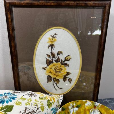 Sunflower Lot 1 : Pillow, Cross Stitch, Bowl,