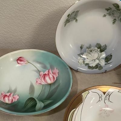 Lot of vintage floral bowls