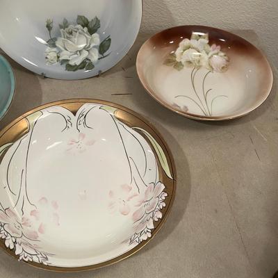 Lot of vintage floral bowls