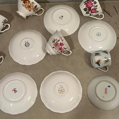 Lot of 6 Bone China Cups & Saucers