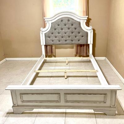 ASHLEY FURNITURE Realyn Full Panel Bed