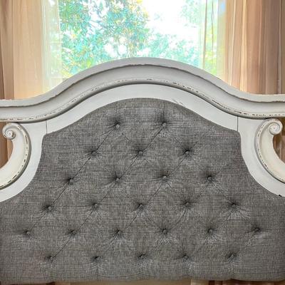 ASHLEY FURNITURE Realyn Full Panel Bed