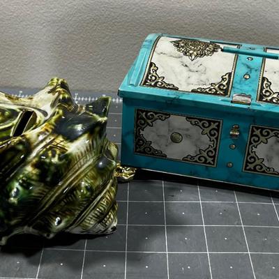 2 Piggy Banks: Shell and a Chest