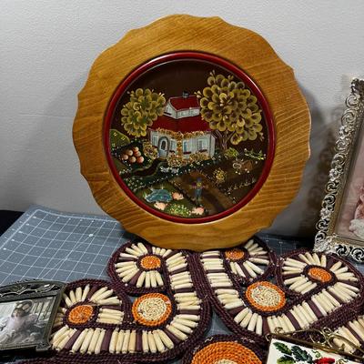 Mixed Lot of Home DÃ©cor: Frame, Tray, Coaster