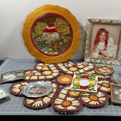 Mixed Lot of Home DÃ©cor: Frame, Tray, Coaster