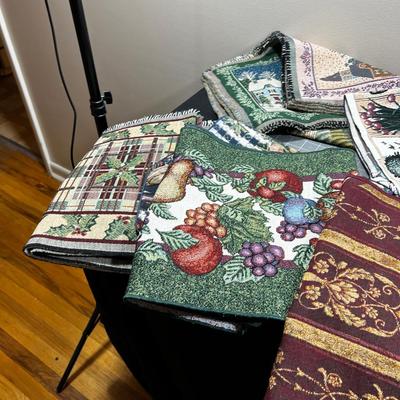 Jaccard: Pillow Covers, Runners, Placemats. Large Selection 