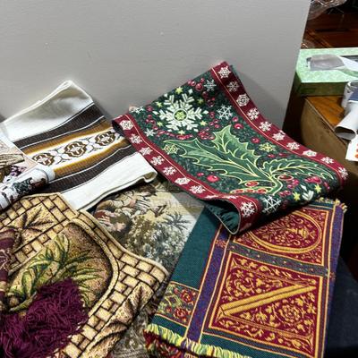 Jaccard: Pillow Covers, Runners, Placemats. Large Selection 