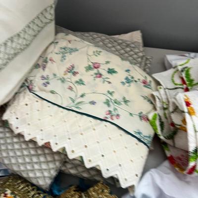 Large Lot of Household Linens: Table Clothes, Napkins, Hankies, Pillow Cases etc. Plus