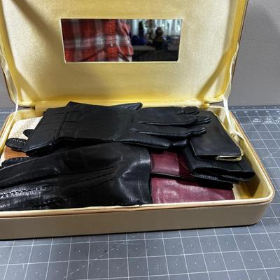 Este Lauder Box with Wallets and Gloves