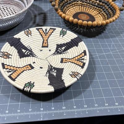 5 Native American Style Baskets