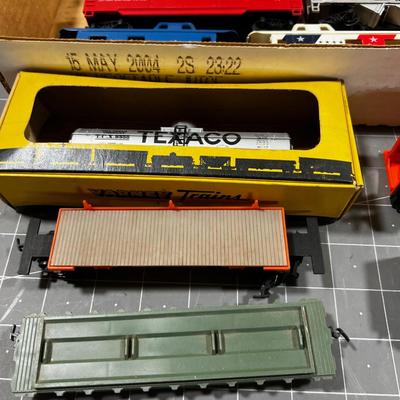 Train Cars HO Scale, Flat Cars, Box Cars