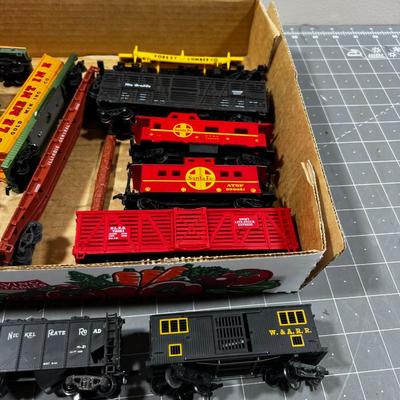 Train Car Caboose Cattle Car and Box Car HO Scale