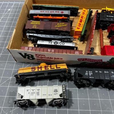 Train Car Caboose Cattle Car and Box Car HO Scale