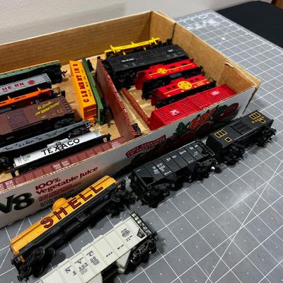 Train Car Caboose Cattle Car and Box Car HO Scale