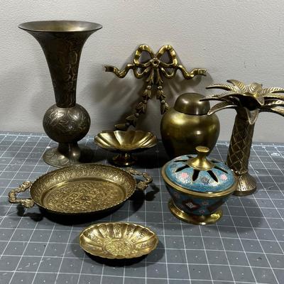 Decorative 8 Pieces of Good Brass Items