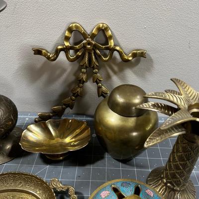 Decorative 8 Pieces of Good Brass Items