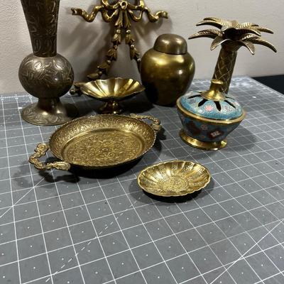 Decorative 8 Pieces of Good Brass Items