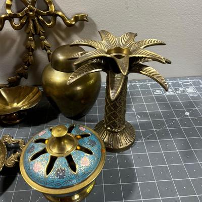Decorative 8 Pieces of Good Brass Items
