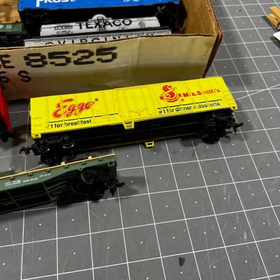 Trains Cars: Kellogg, Frosted Flakes and DOTS Candy. 