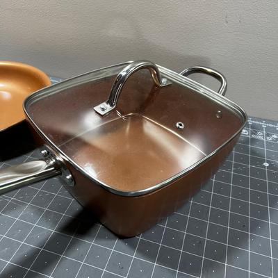 Copper Chef Pans (2) with 1 lid. 