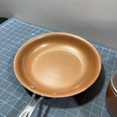 Copper Chef Pans (2) with 1 lid. 