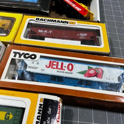 Train Car HO Scale Many new in the BOX