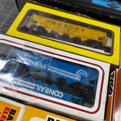 Train Car HO Scale Many new in the BOX