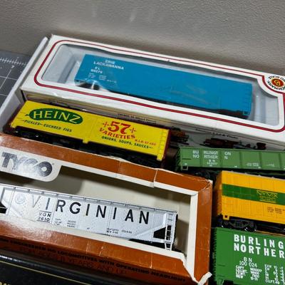 Train Car HO Scale Many new in the BOX