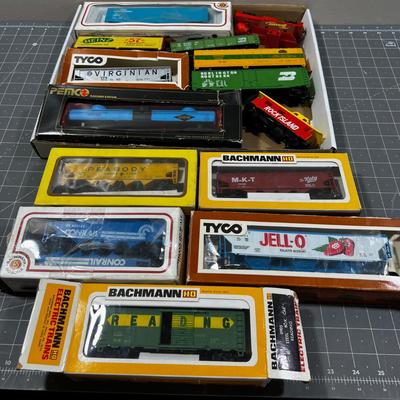 Train Car HO Scale Many new in the BOX