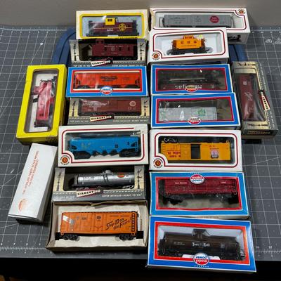 HO Scale Train Cars Mostly New in the Box 