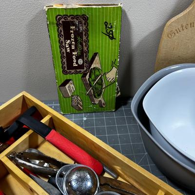 LARGE - Lot of Kitchen Stuff