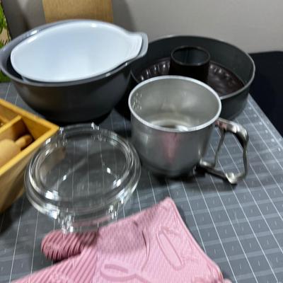LARGE - Lot of Kitchen Stuff