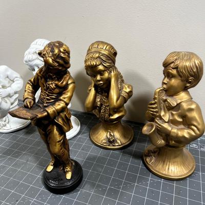 5 Sculptured Ceramics; White and Gold