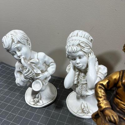 5 Sculptured Ceramics; White and Gold
