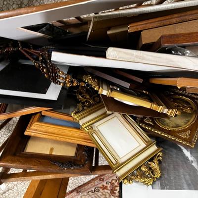 Cradle Full of Frames. 