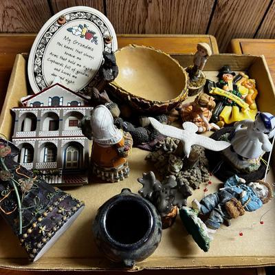 Decorative Figurines Box Top Lot