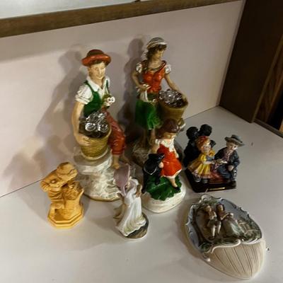 Large lot of Figurines 