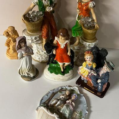 Large lot of Figurines 
