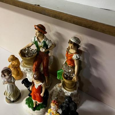 Large lot of Figurines 