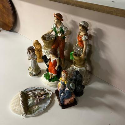 Large lot of Figurines 