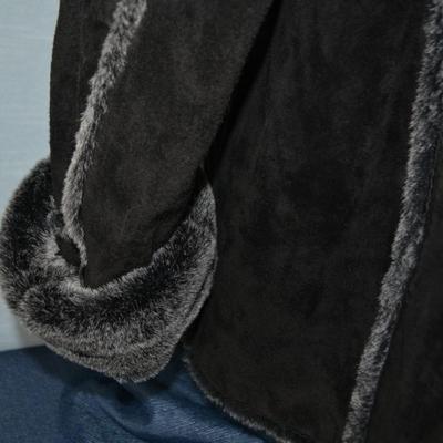 LOT 312. LADIES EXTRA LARGE SUEDE COAT BY BERNARDO